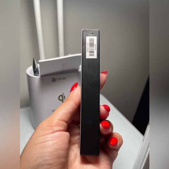 INKLINER LIQUID EYELINER
SILKY-MATTE WATERPROOF LINER - Picture 5 of 9